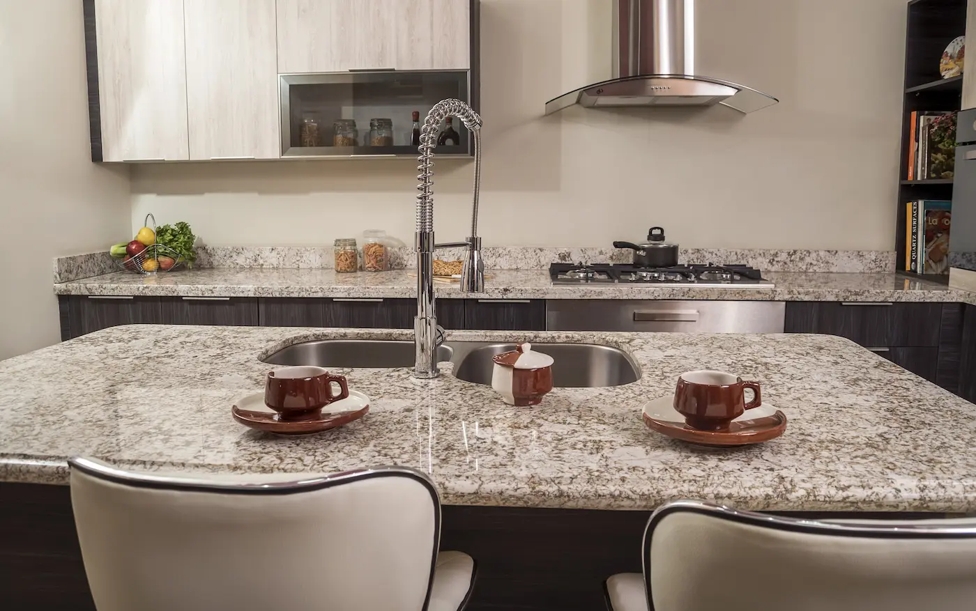 imagen de cocina oscura 2